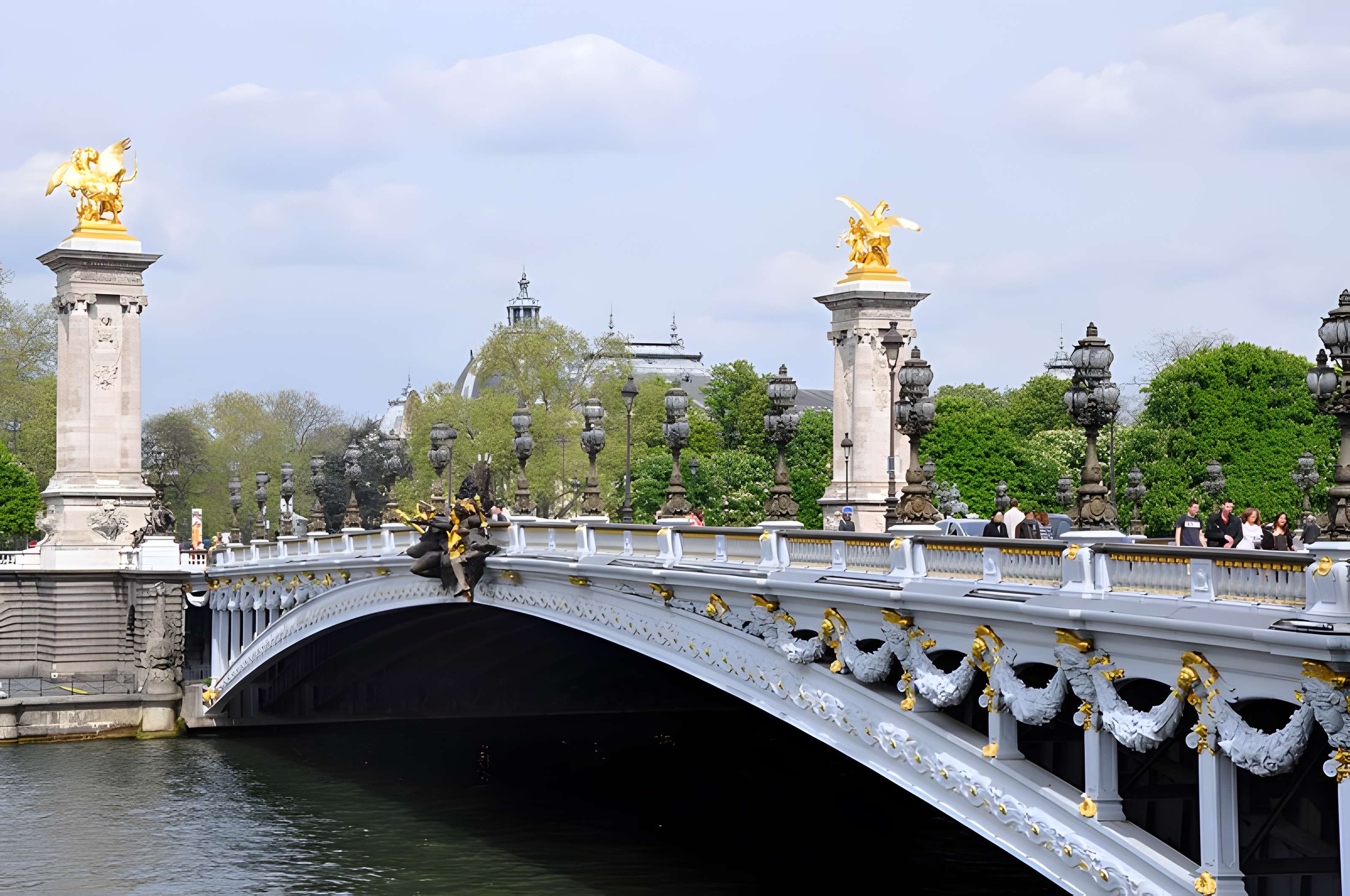 Pont Alexandre-III à Paris