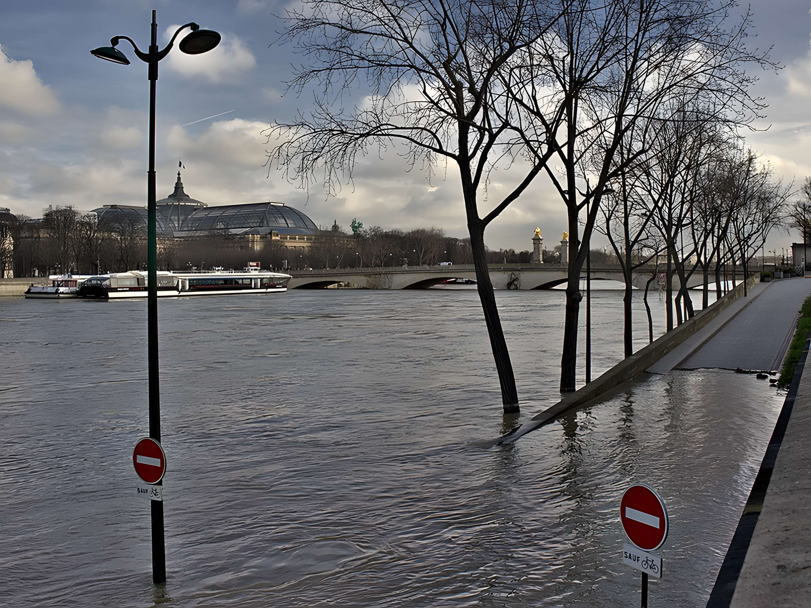 Pont Alexandre-III à Paris