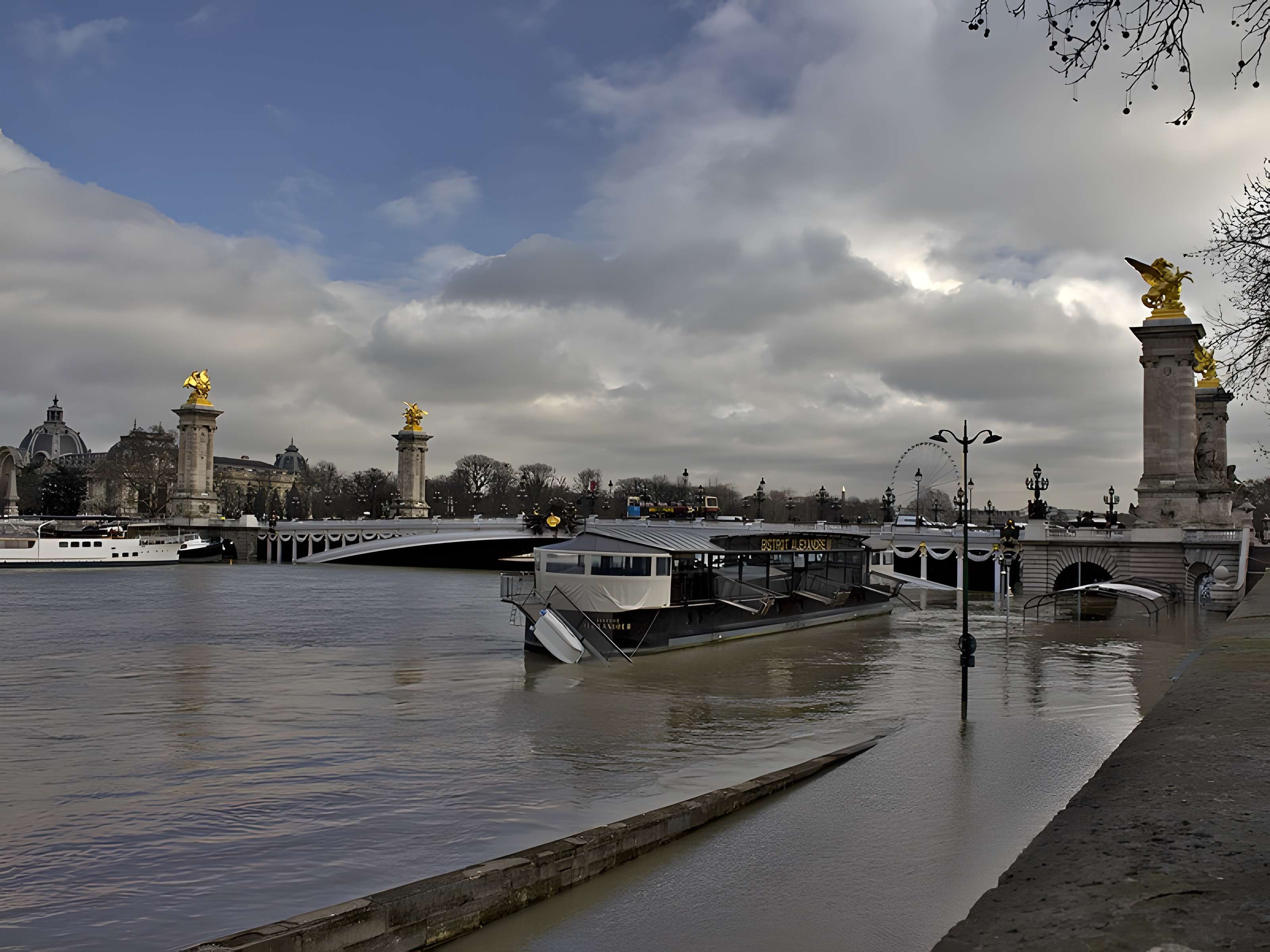 Pont Alexandre-III à Paris
