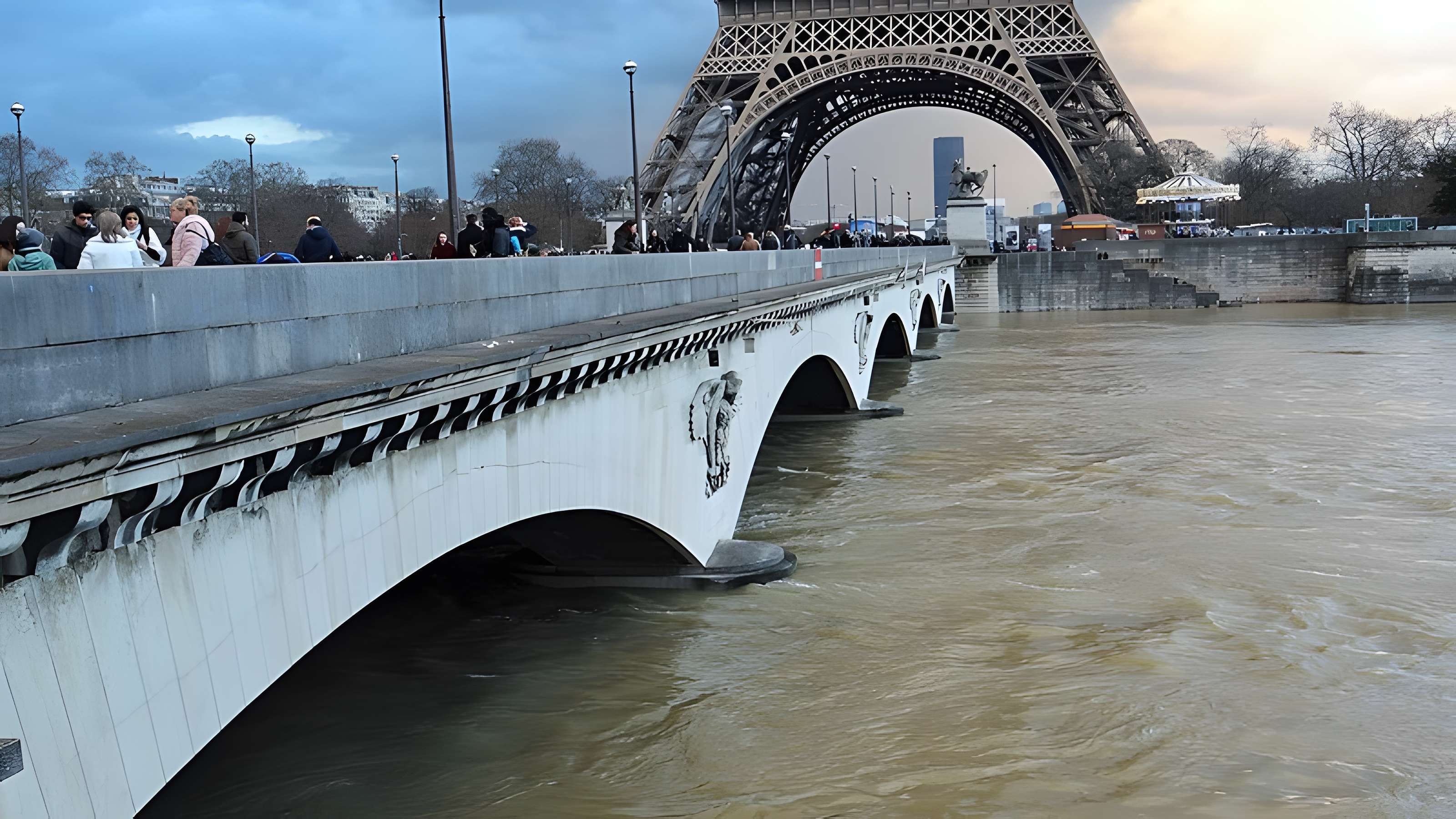 Pont d'Iéna à Paris
