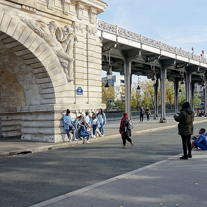 Photo de Pont de Bir-Hakeim à Paris