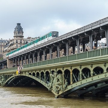 Pont de Bir-Hakeim à Paris