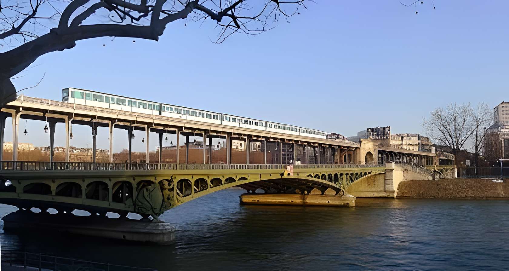 Pont de Bir-Hakeim à Paris 