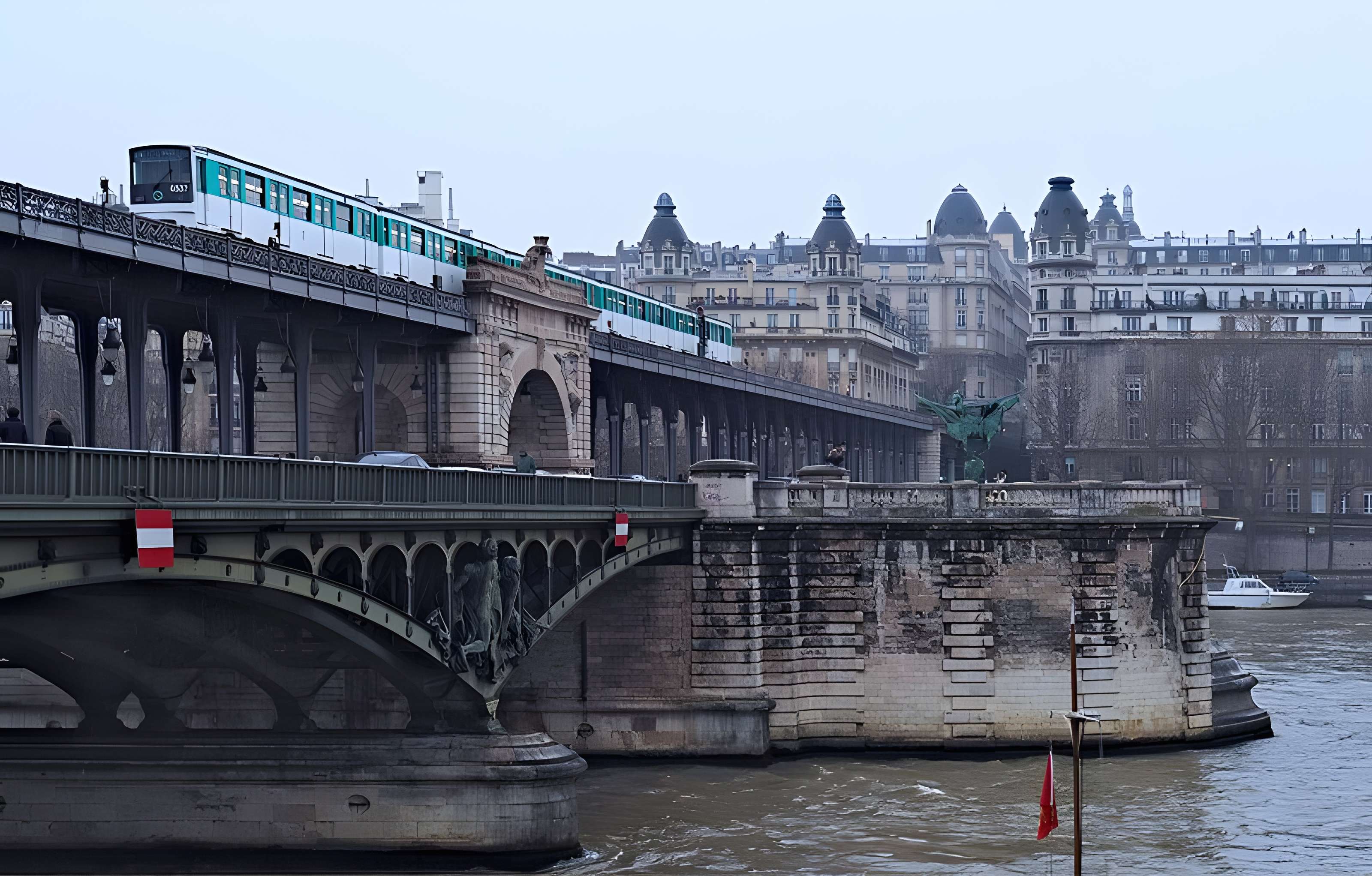 Pont de Bir-Hakeim à Paris