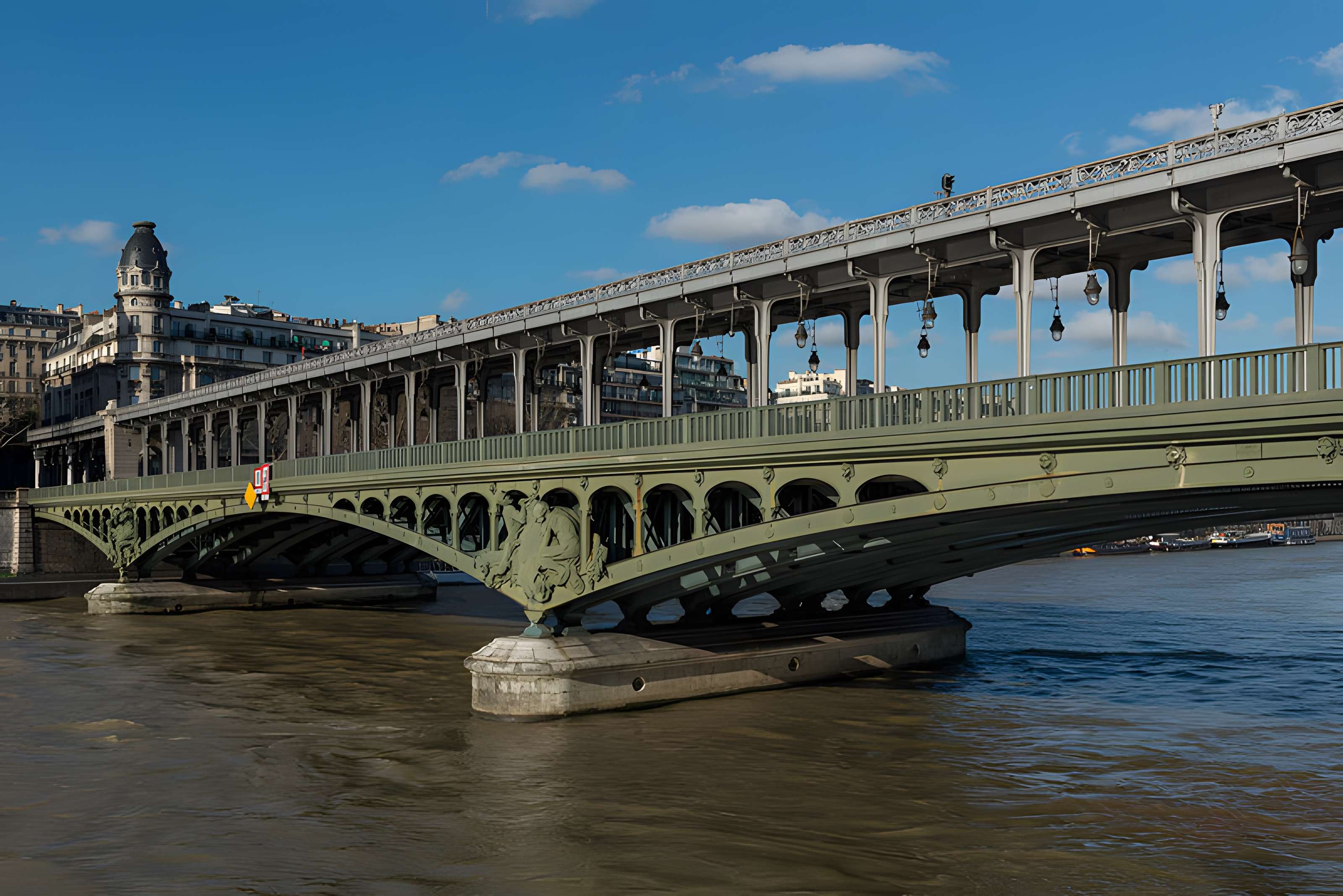 Pont de Bir-Hakeim à Paris