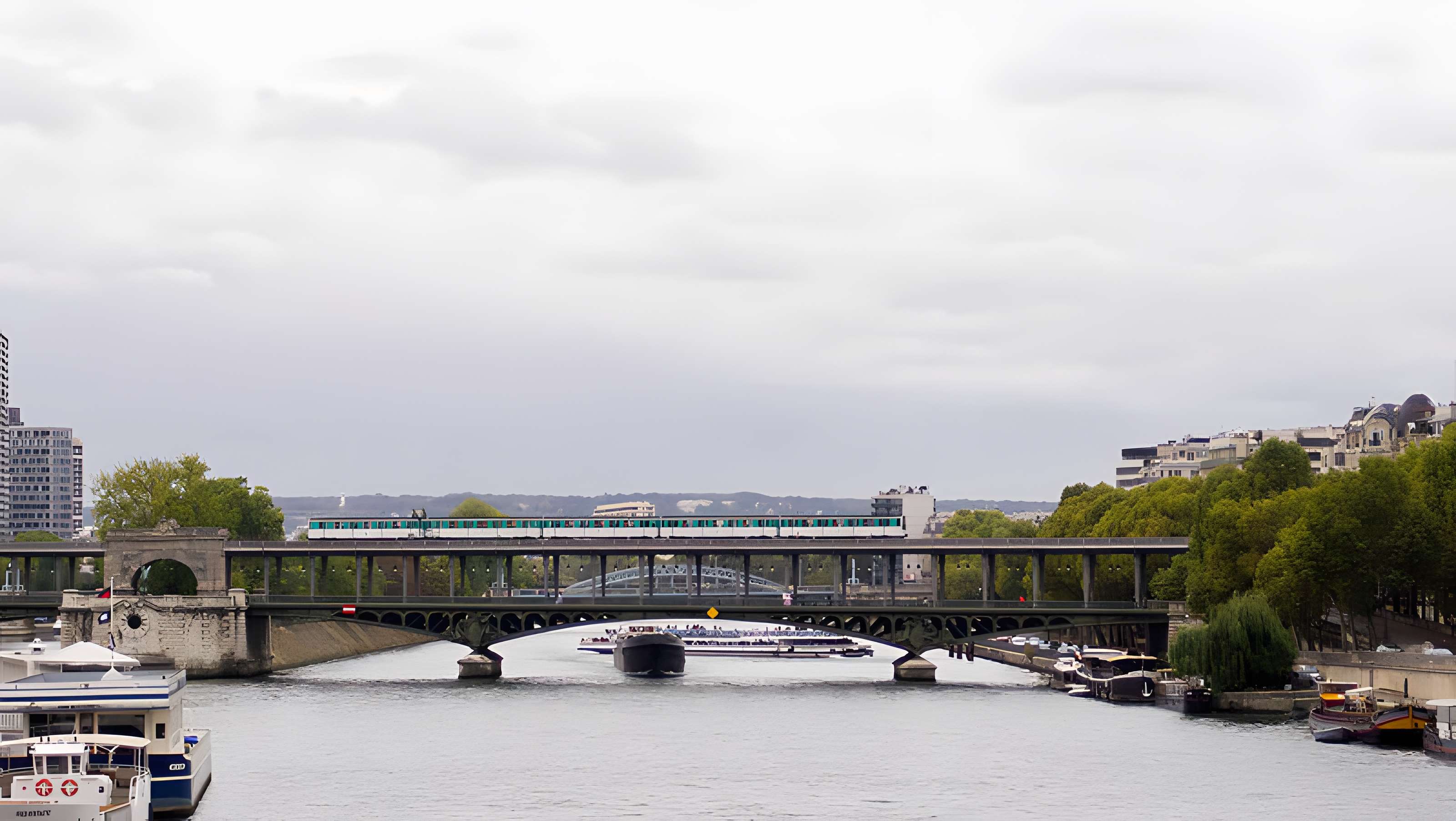 Pont de Bir-Hakeim à Paris