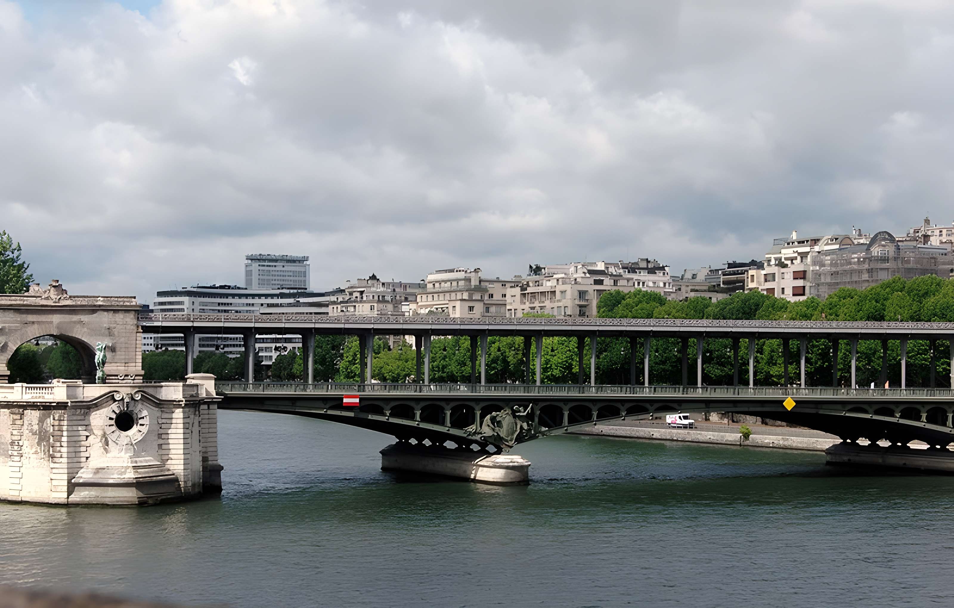 Pont de Bir-Hakeim à Paris
