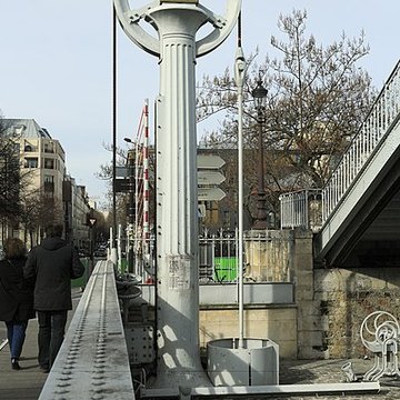 Pont levant de la rue de Crimée à Paris