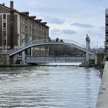 Pont levant de la rue de Crimée à Paris