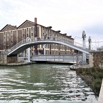 Pont levant de la rue de Crimée à Paris