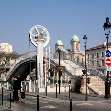 Pont levant de la rue de Crimée à Paris