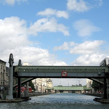 Pont levant de la rue de Crimée à Paris