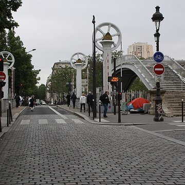 Pont levant de la rue de Crimée à Paris