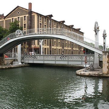Pont levant de la rue de Crimée à Paris