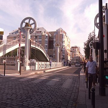 Pont levant de la rue de Crimée à Paris
