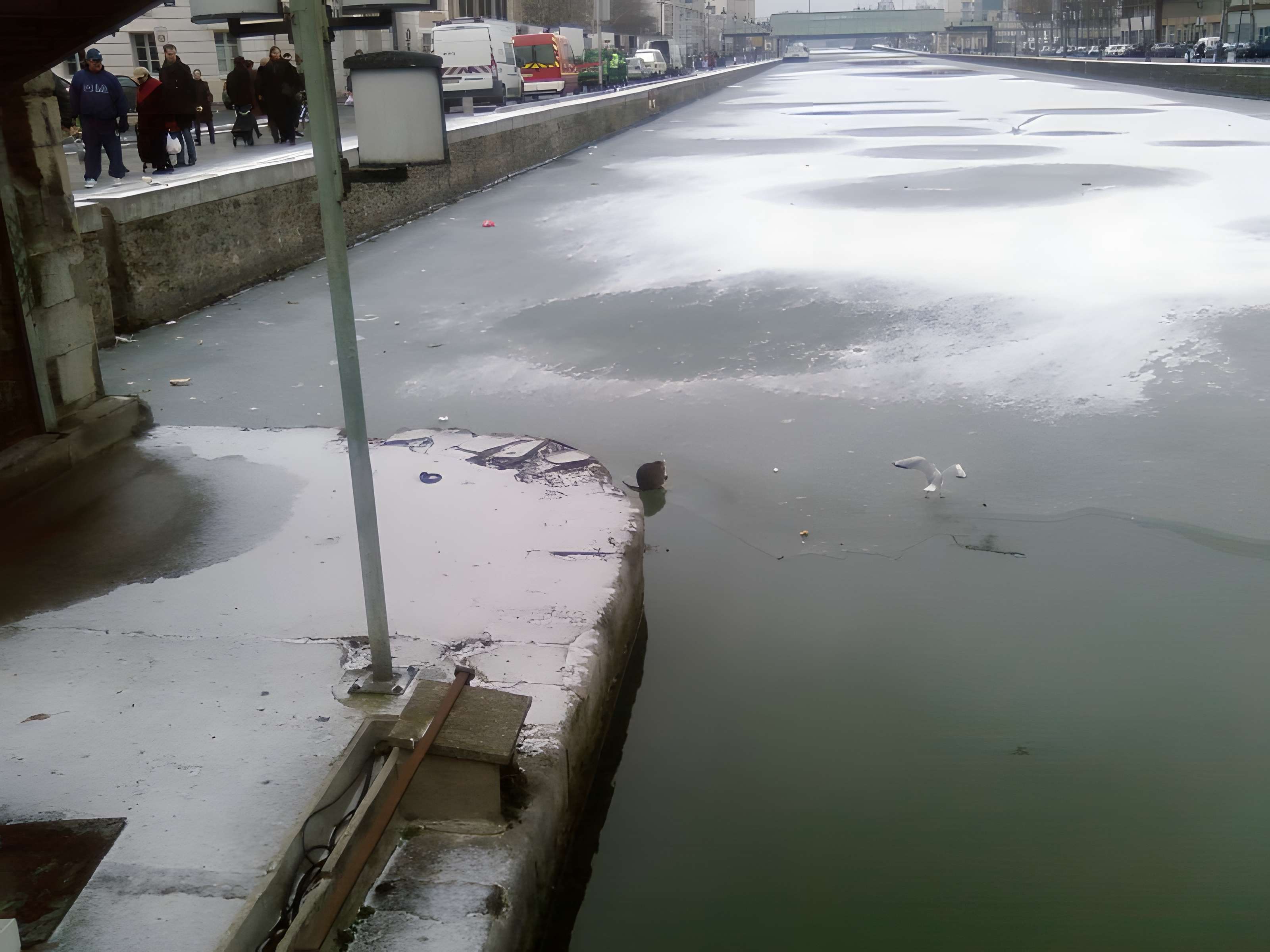 Pont levant de la rue de Crimée à Paris
