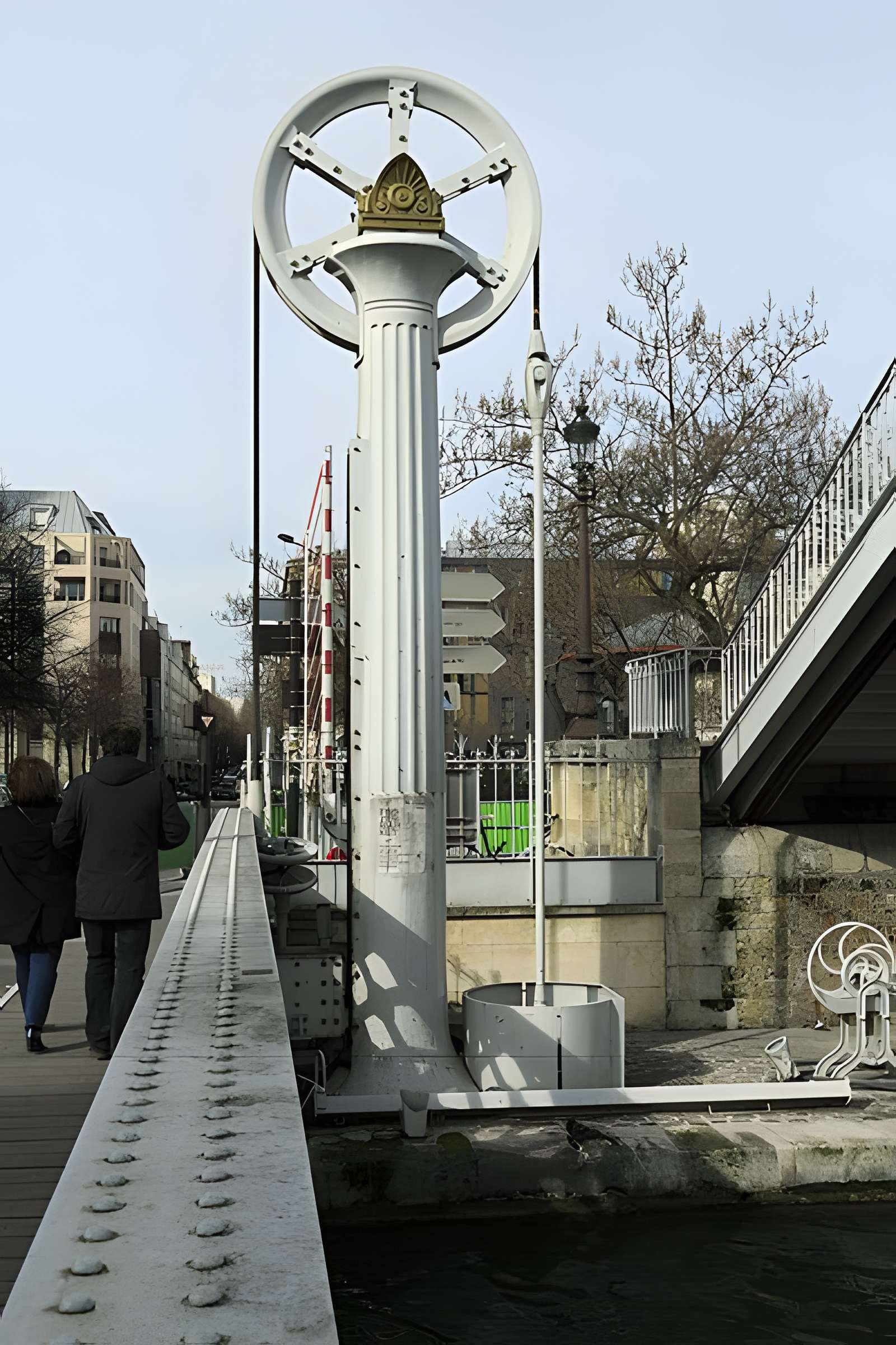Pont levant de la rue de Crimée à Paris