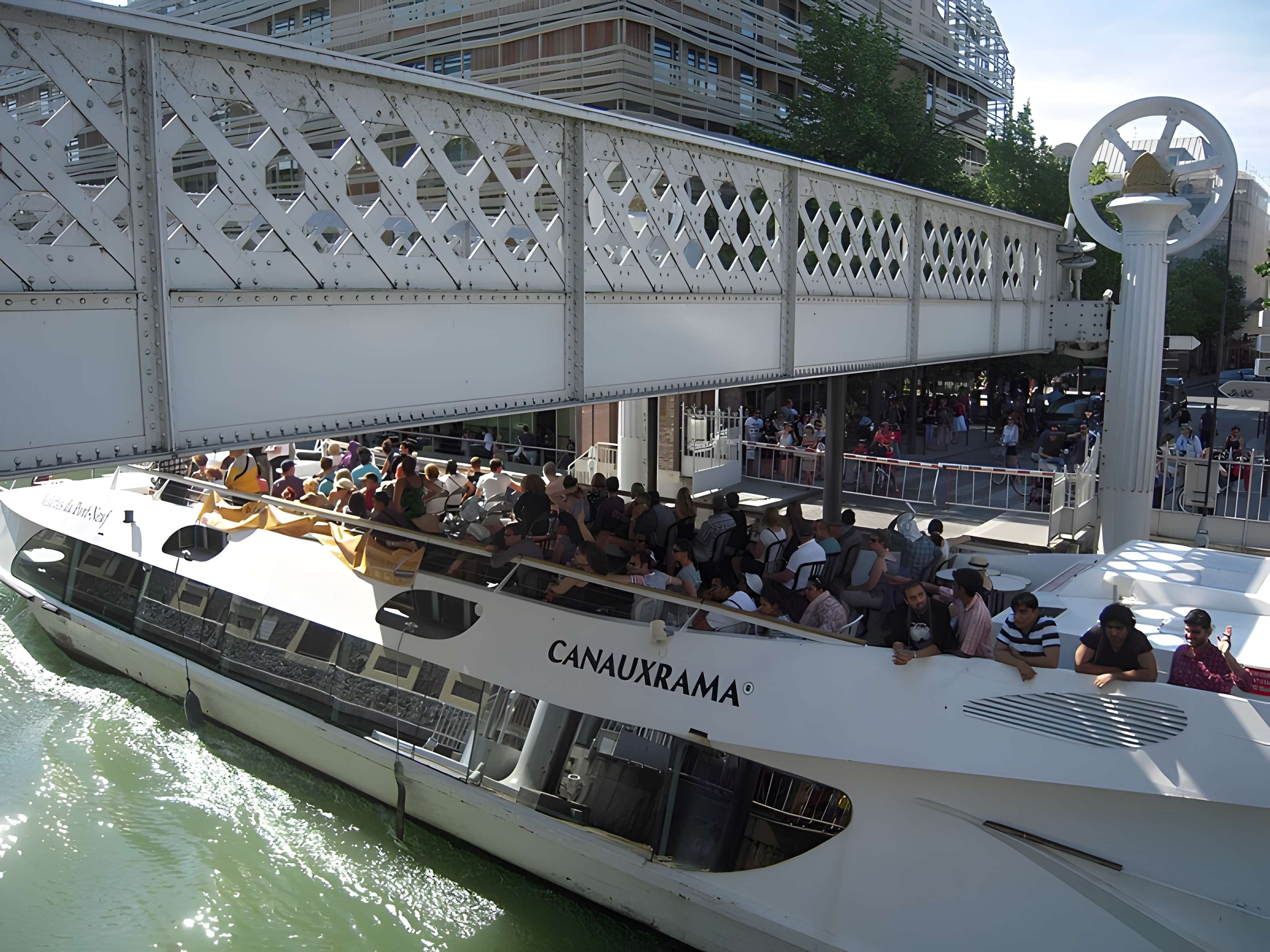 Pont levant de la rue de Crimée à Paris
