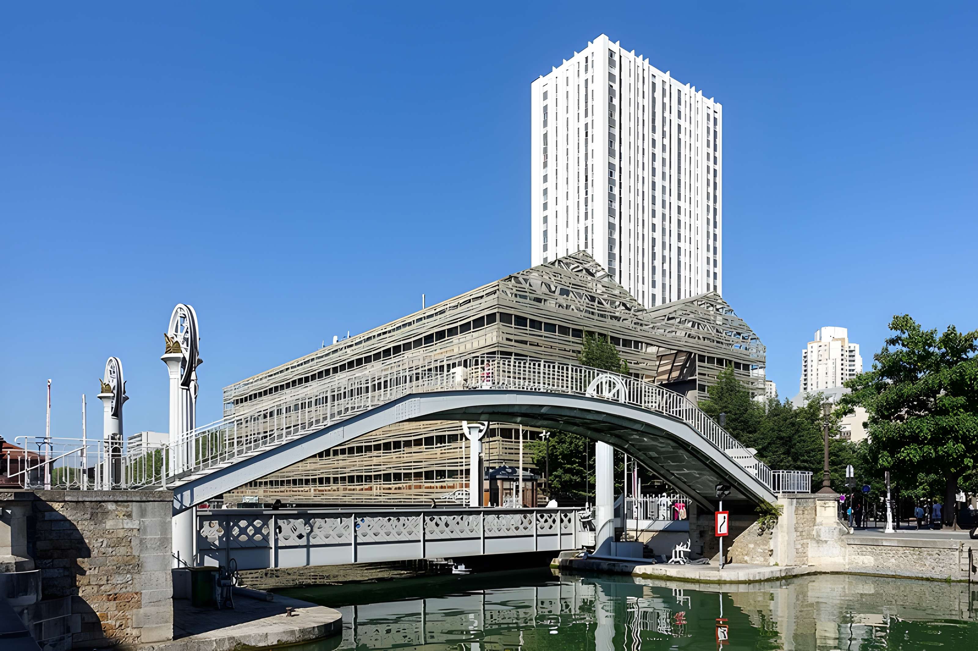 Pont levant de la rue de Crimée à Paris