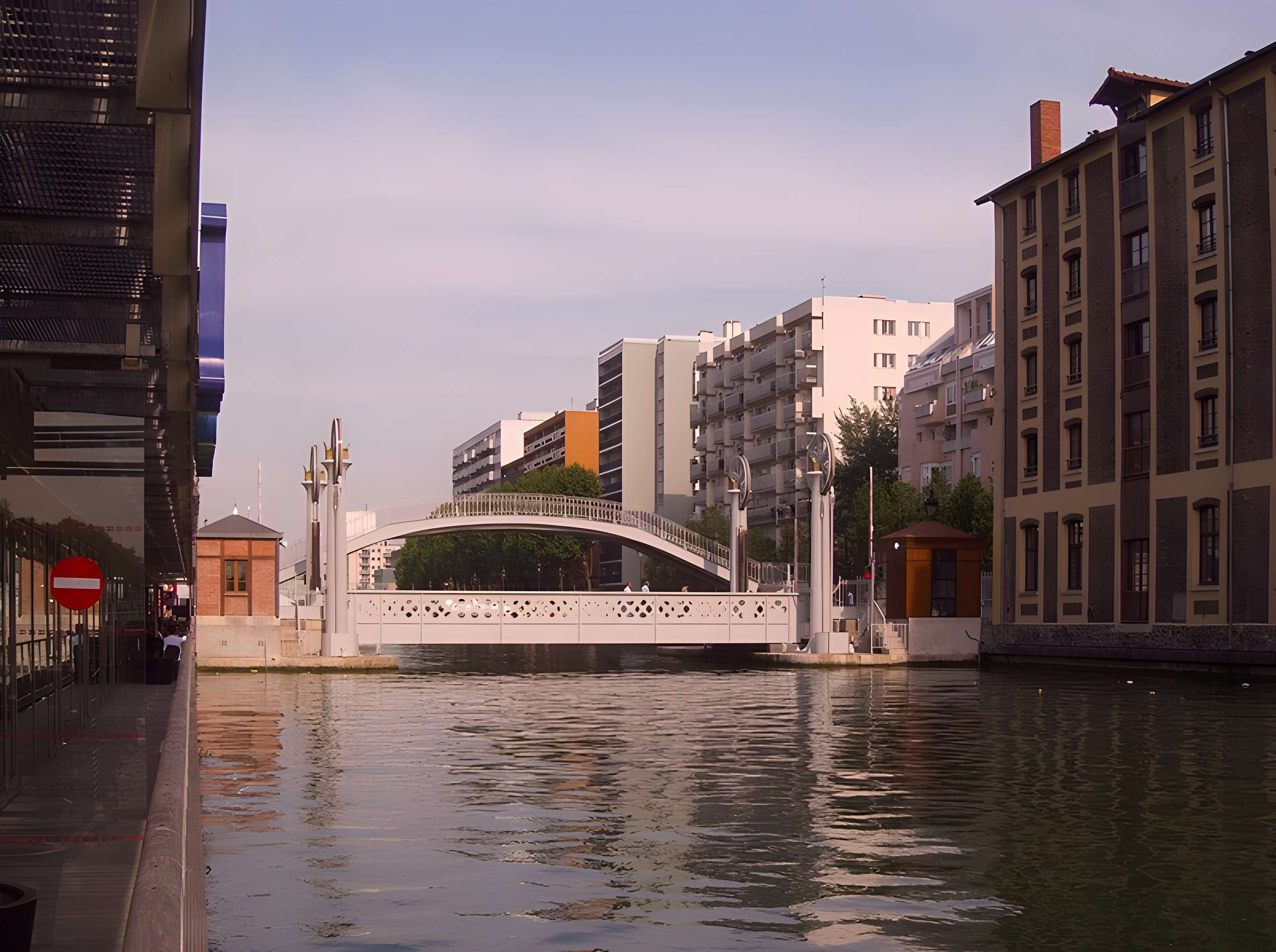 Pont levant de la rue de Crimée à Paris