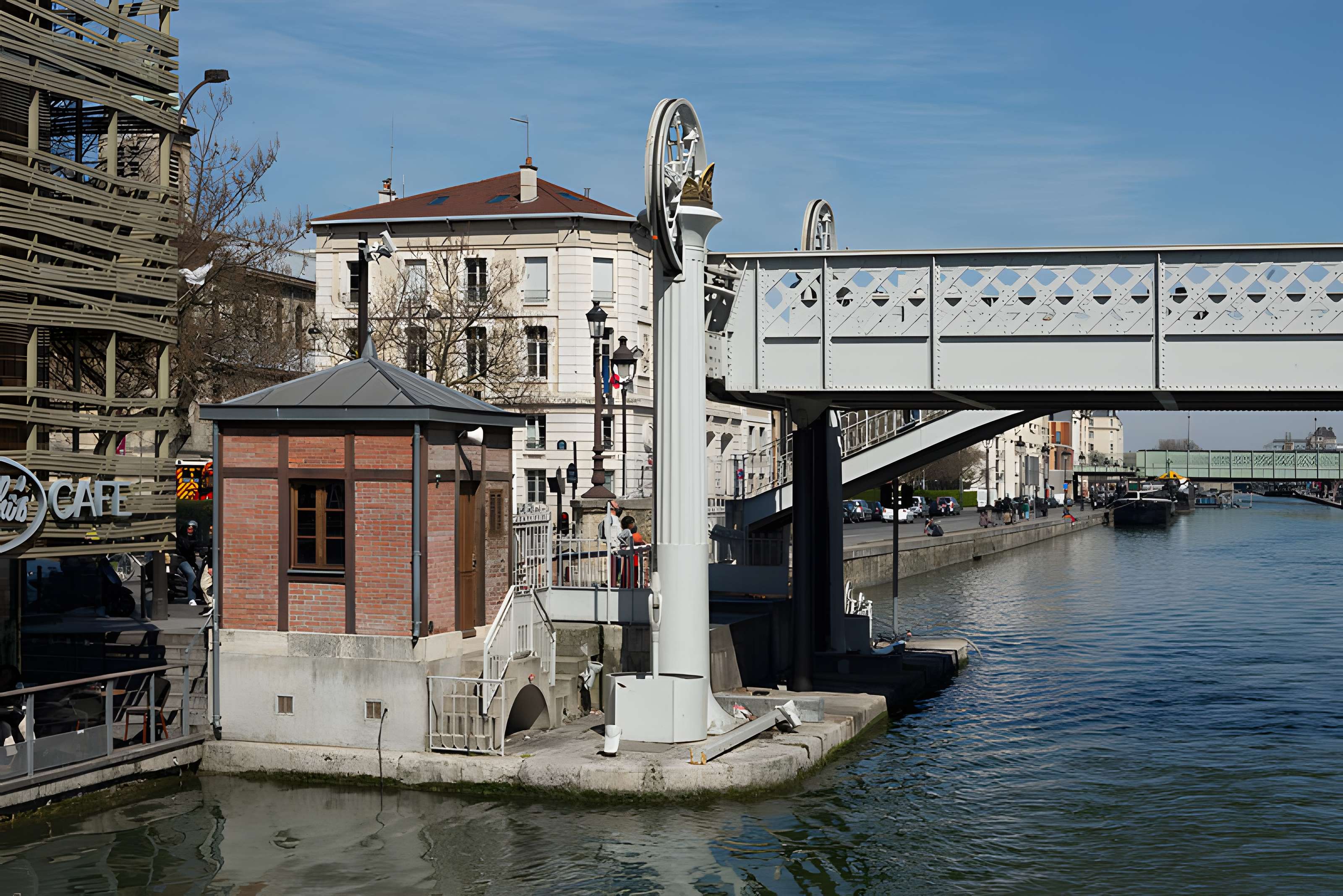 Pont levant de la rue de Crimée à Paris