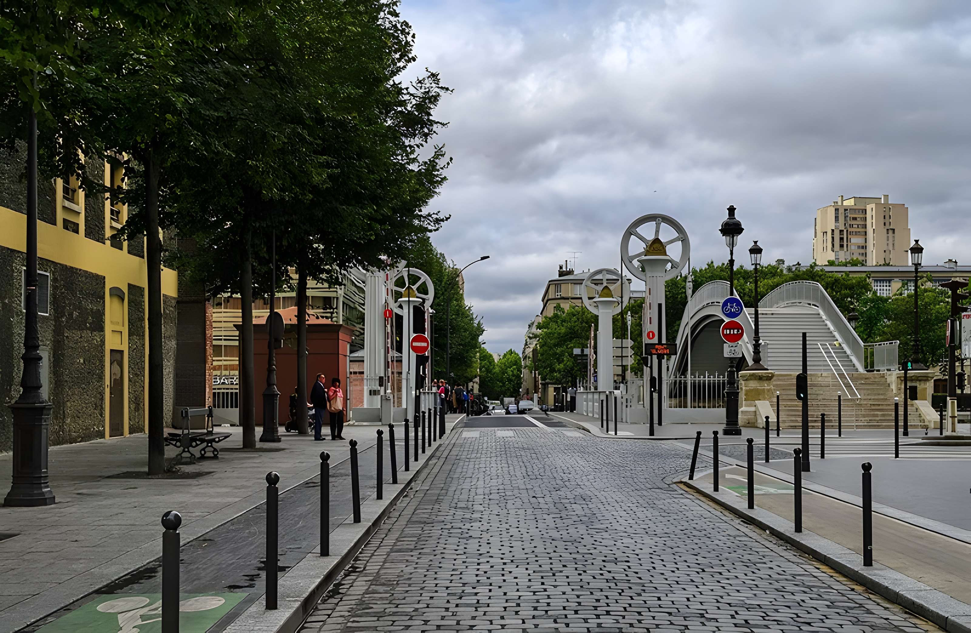 Pont levant de la rue de Crimée à Paris