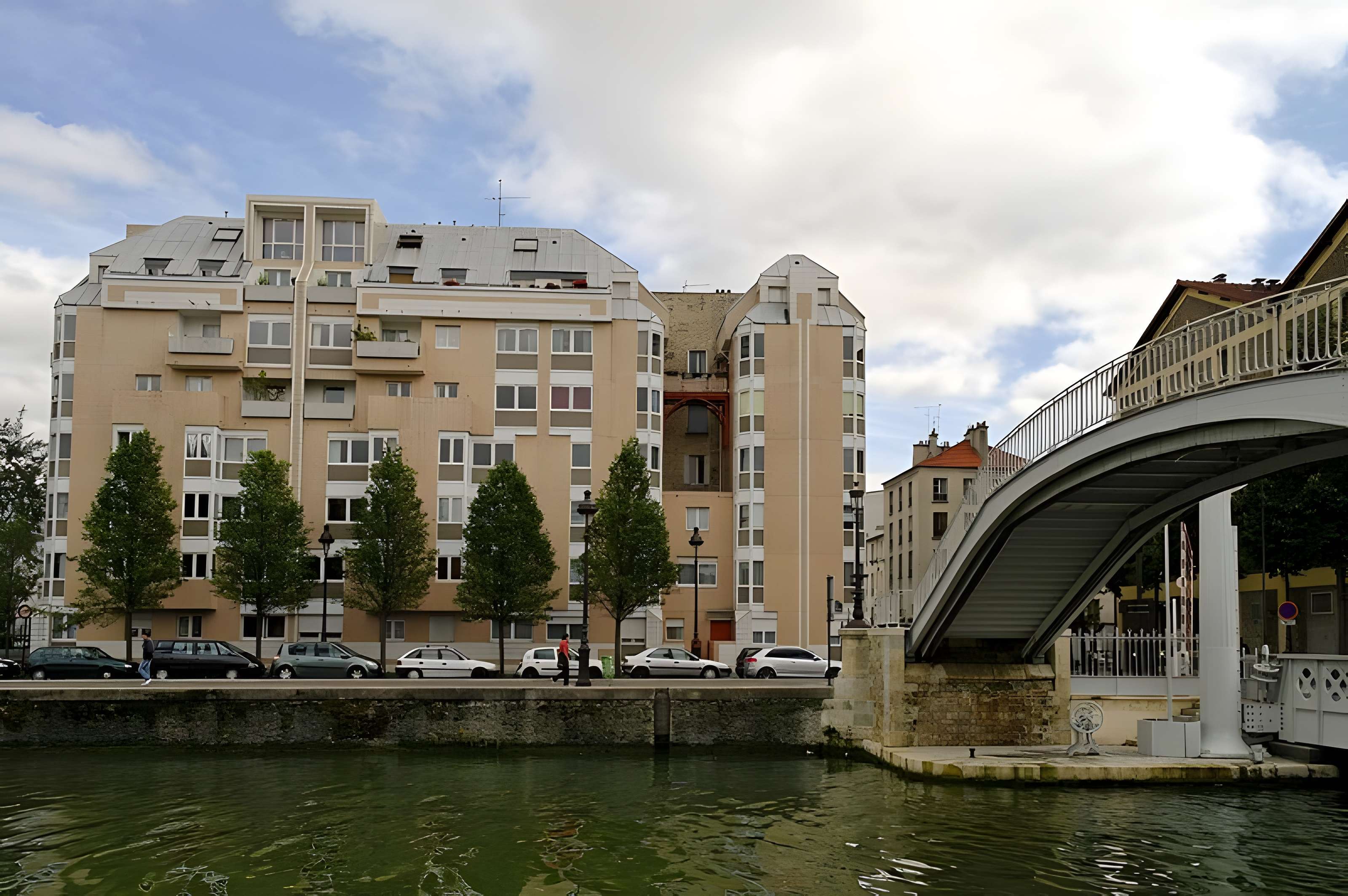 Pont levant de la rue de Crimée à Paris