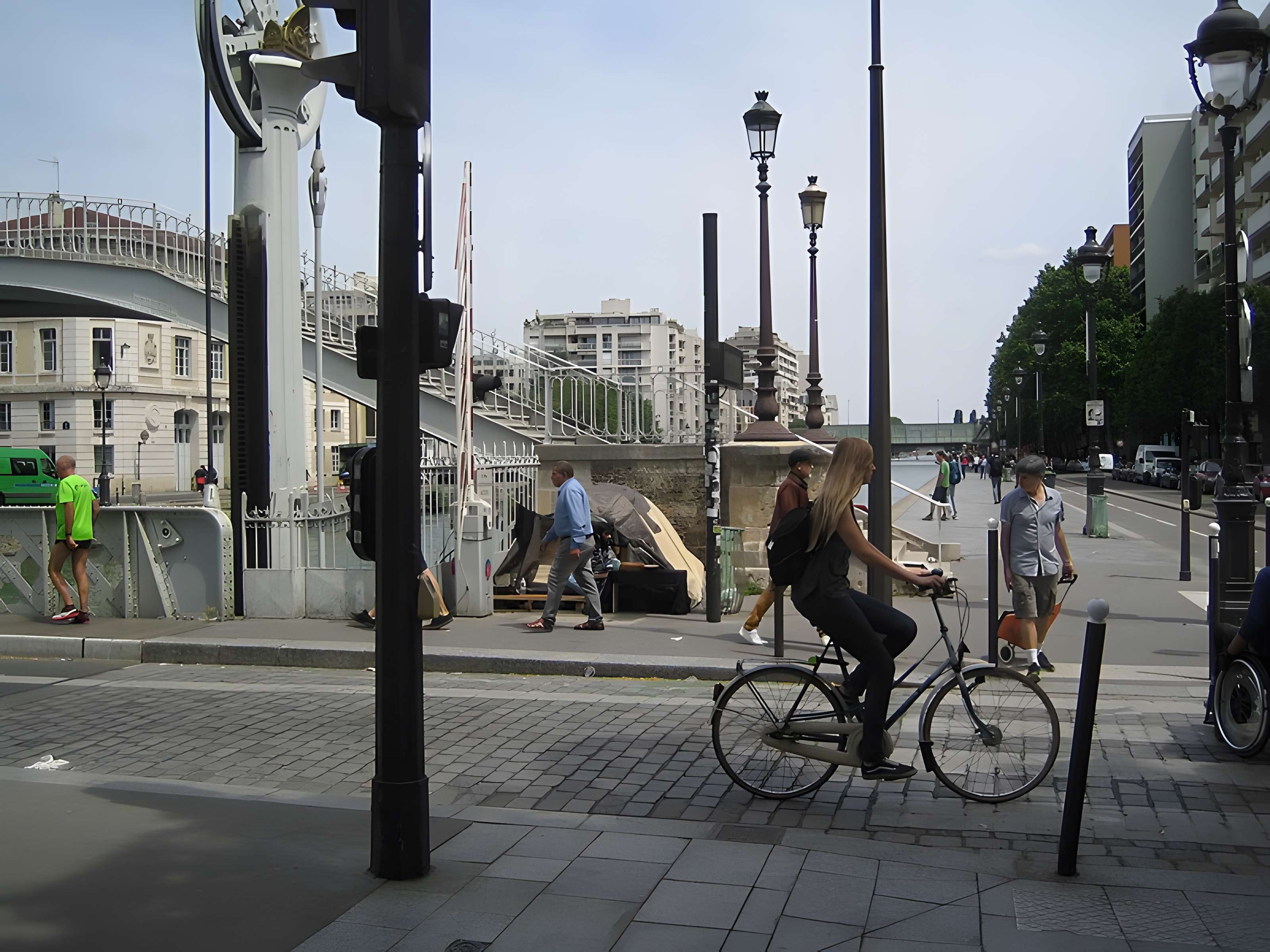 Pont levant de la rue de Crimée à Paris