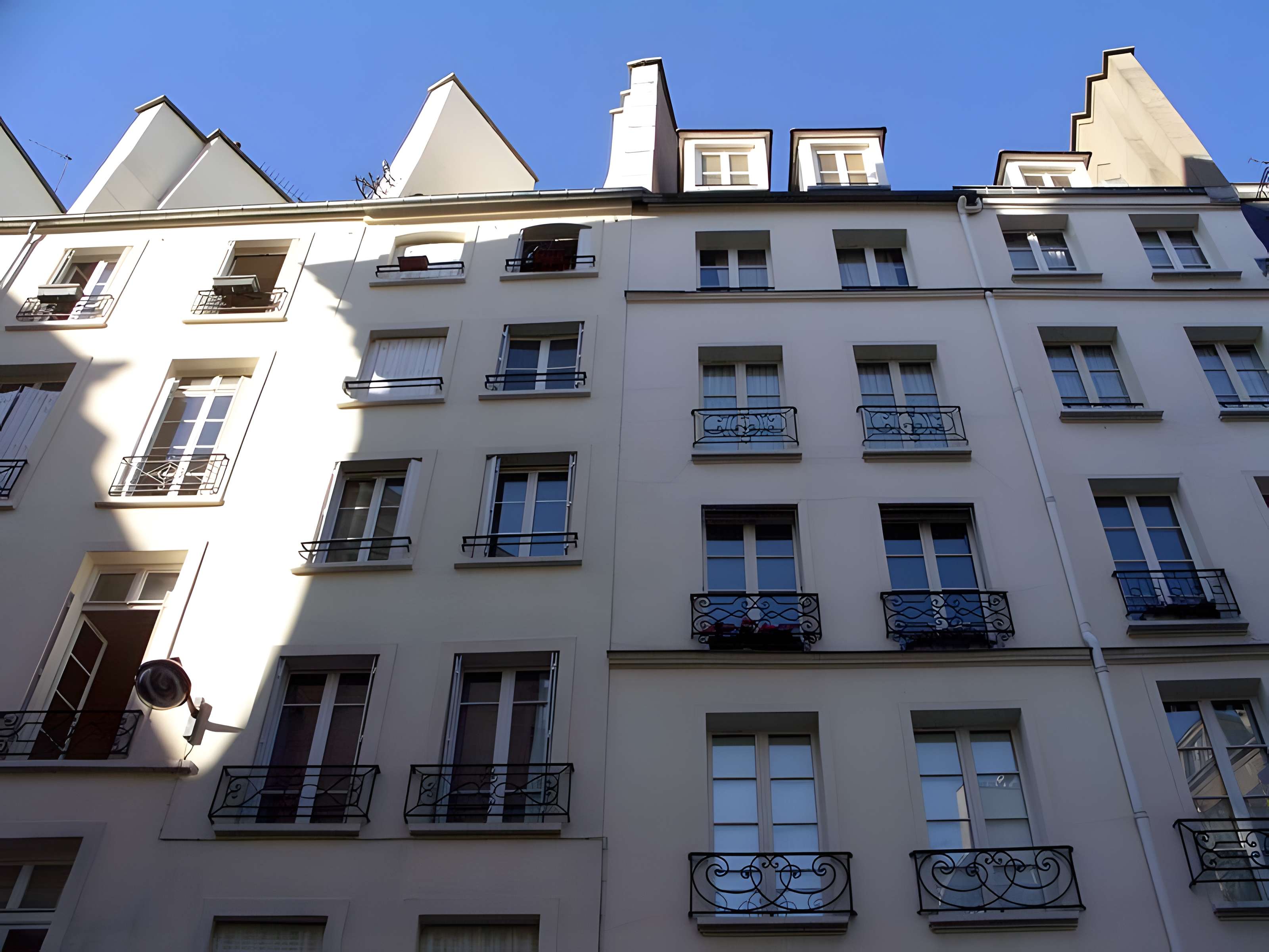 Enceinte de Philippe Auguste 146-148-150 Rue Saint-Honoré - Paris 1er 