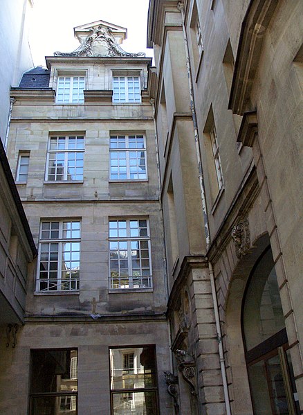 Enceinte de Philippe Auguste 70 Rue Jean-Jacques-Rousseau - Paris 1er