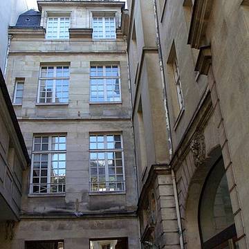 Enceinte de Philippe Auguste 70 Rue Jean-Jacques-Rousseau - Paris 1er