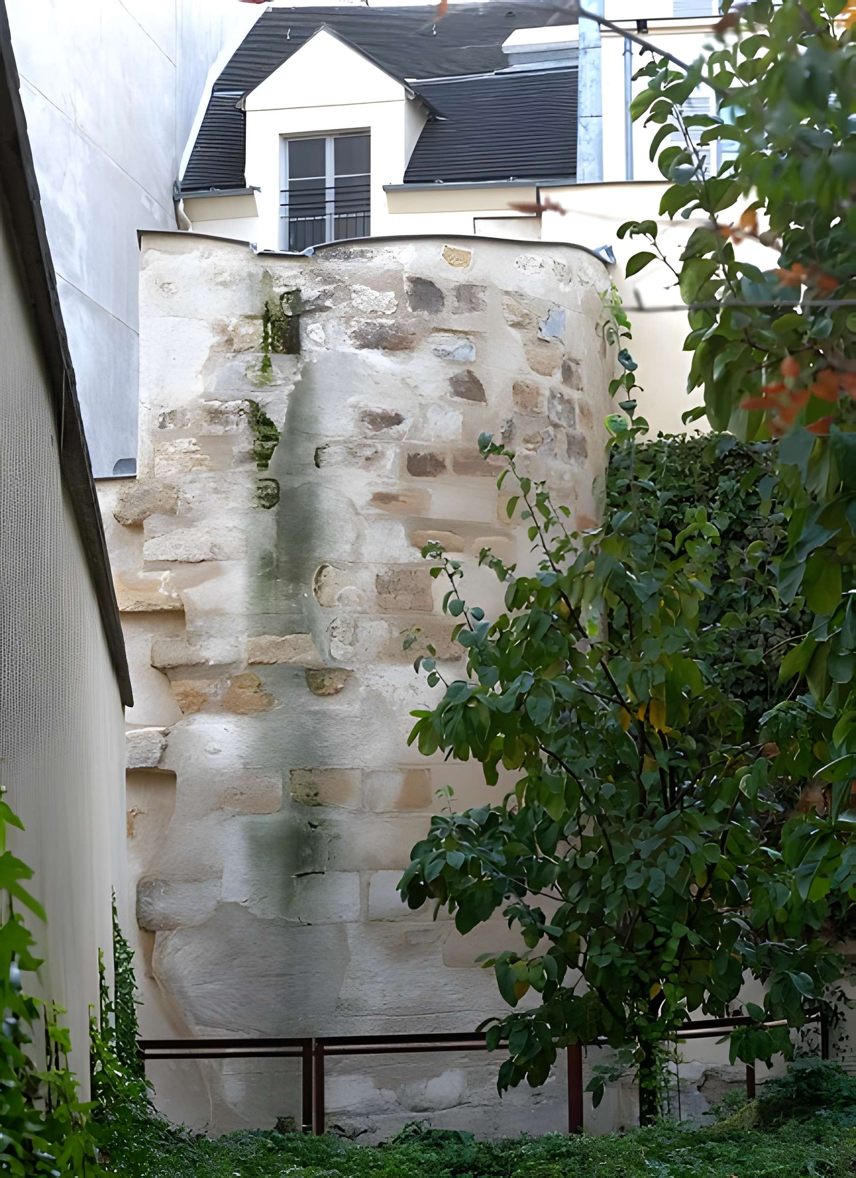 Enceinte de Philippe Auguste 20 Rue Étienne-Marcel - Paris 2ème