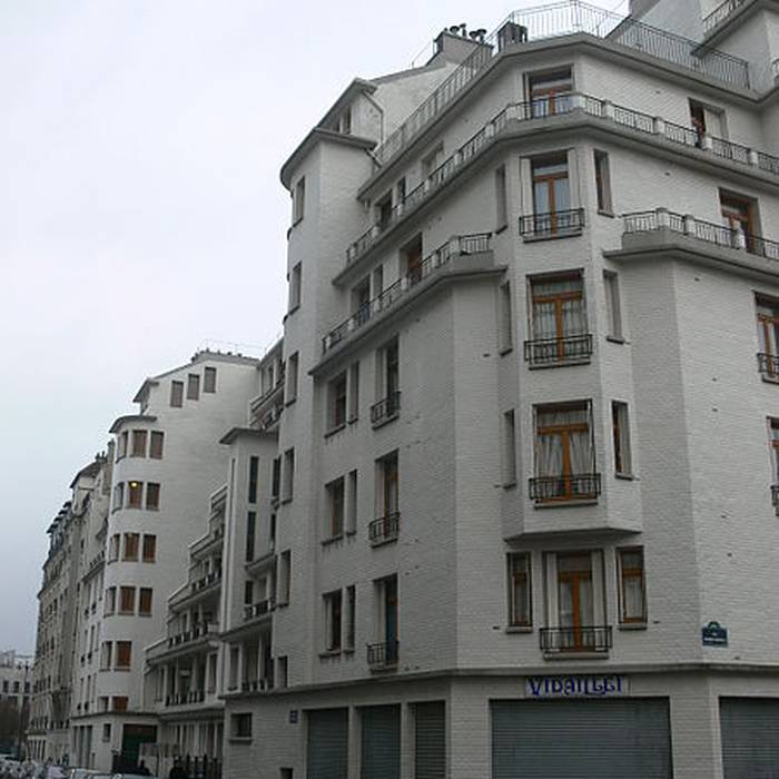 Photo de Immeuble et piscine des Amiraux - Paris 18ème