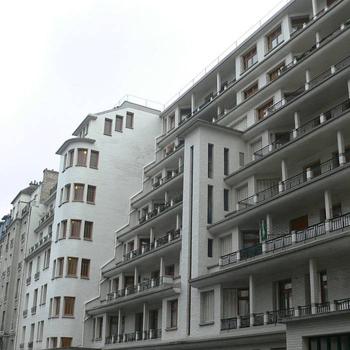 Photo de Immeuble et piscine des Amiraux - Paris 18ème