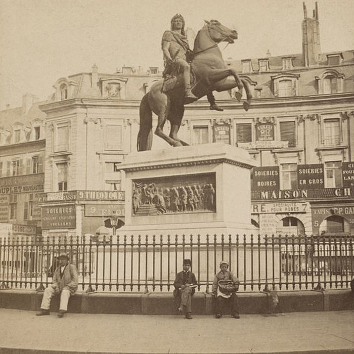 Photo de Statue équestre de Louis XIV à Paris
