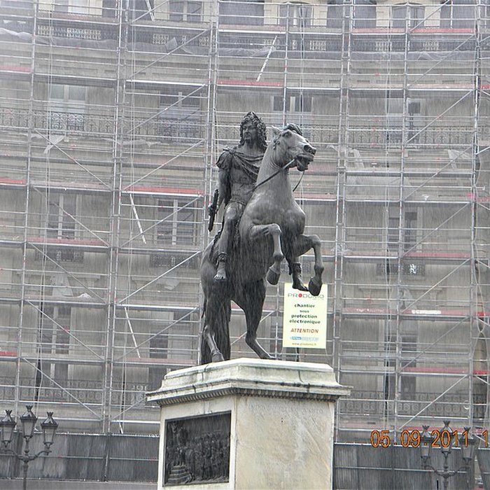 Photo de Statue équestre de Louis XIV à Paris