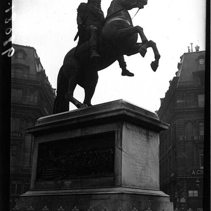 Photo de Statue équestre de Louis XIV à Paris