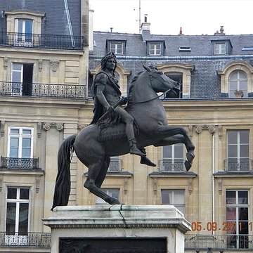 Statue équestre de Louis XIV à Paris