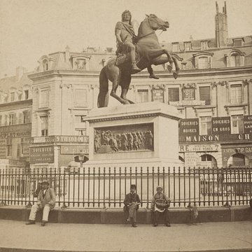 Statue équestre de Louis XIV à Paris