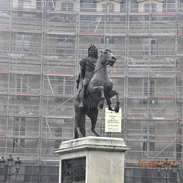 Statue équestre de Louis XIV à Paris
