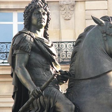 Statue équestre de Louis XIV à Paris