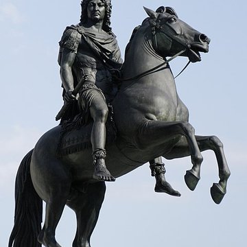 Statue équestre de Louis XIV à Paris