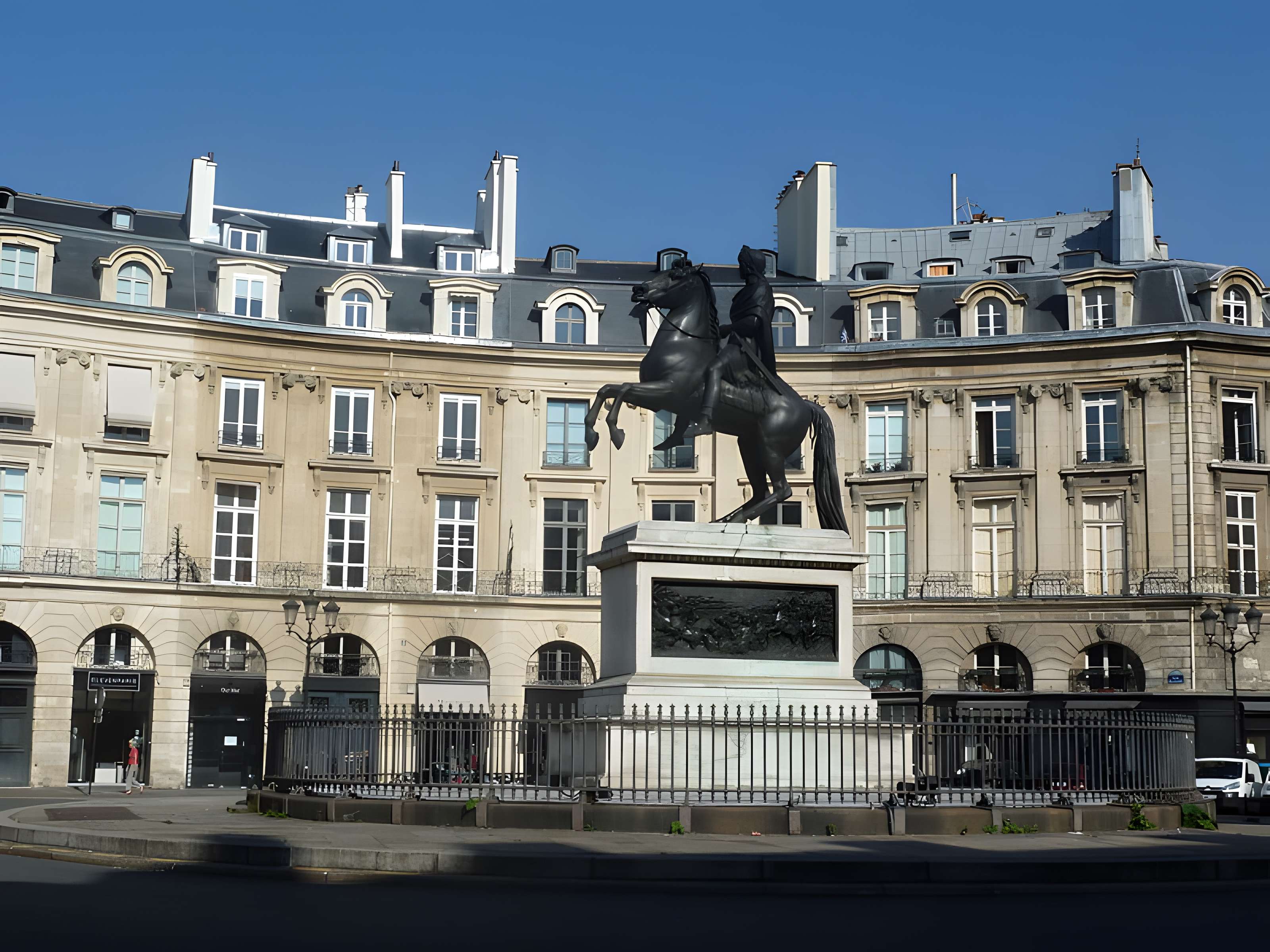 Statue équestre de Louis XIV à Paris