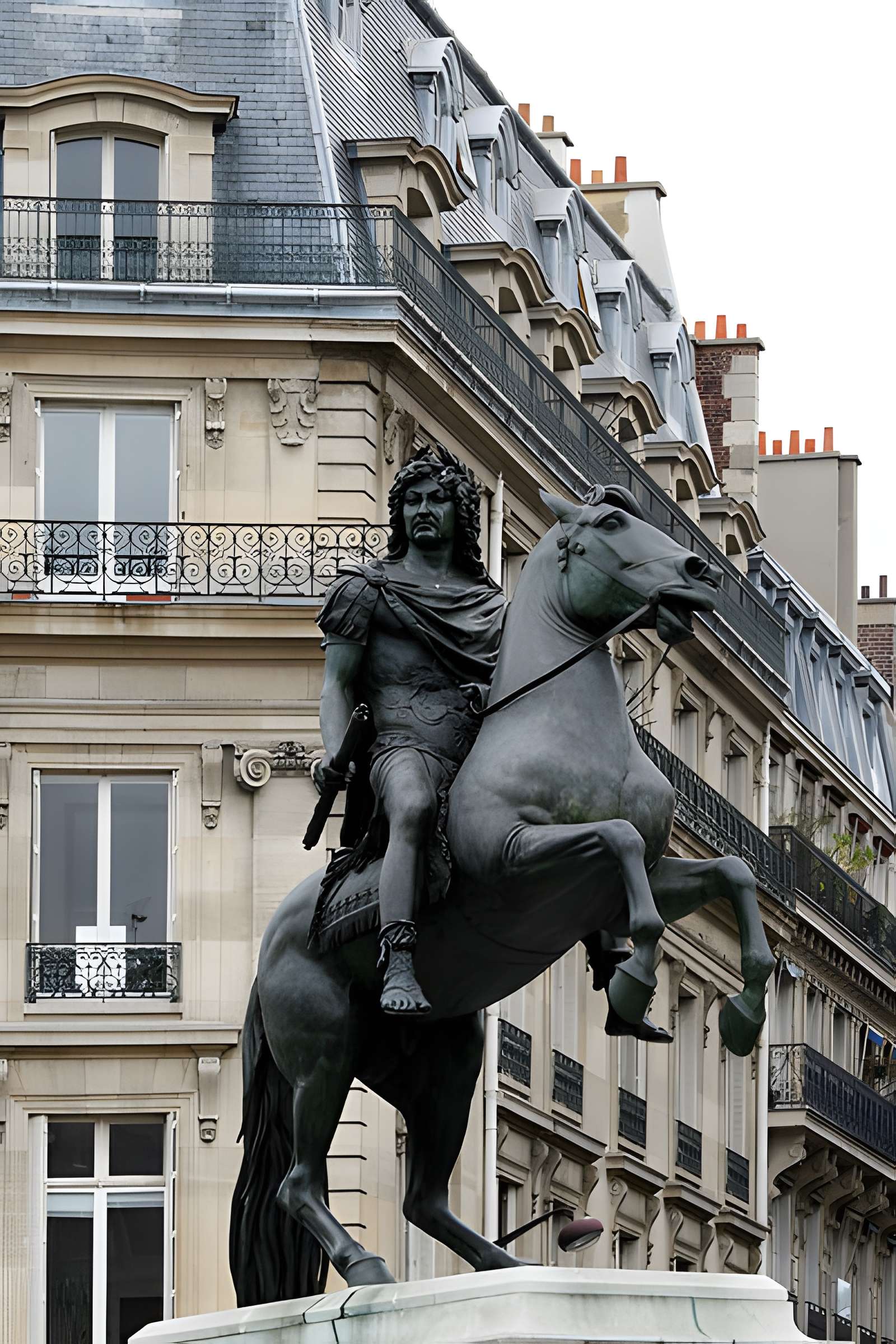 Statue équestre de Louis XIV à Paris