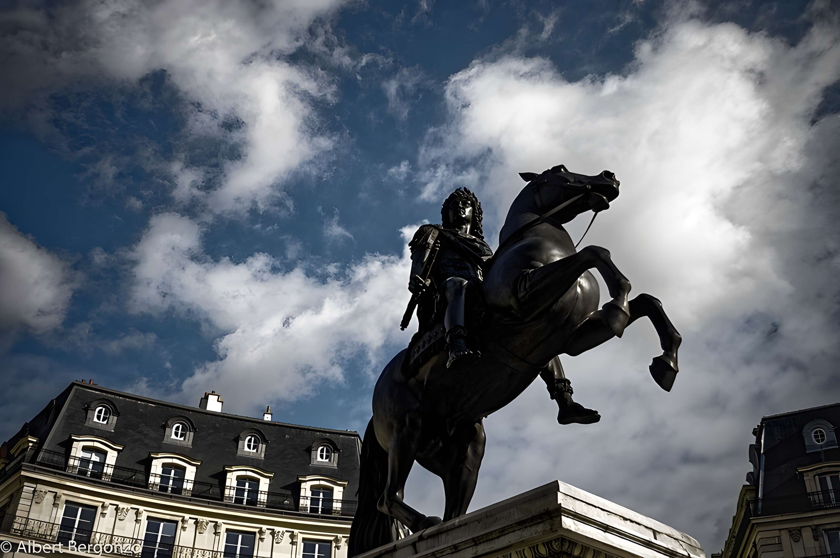 Statue équestre de Louis XIV à Paris