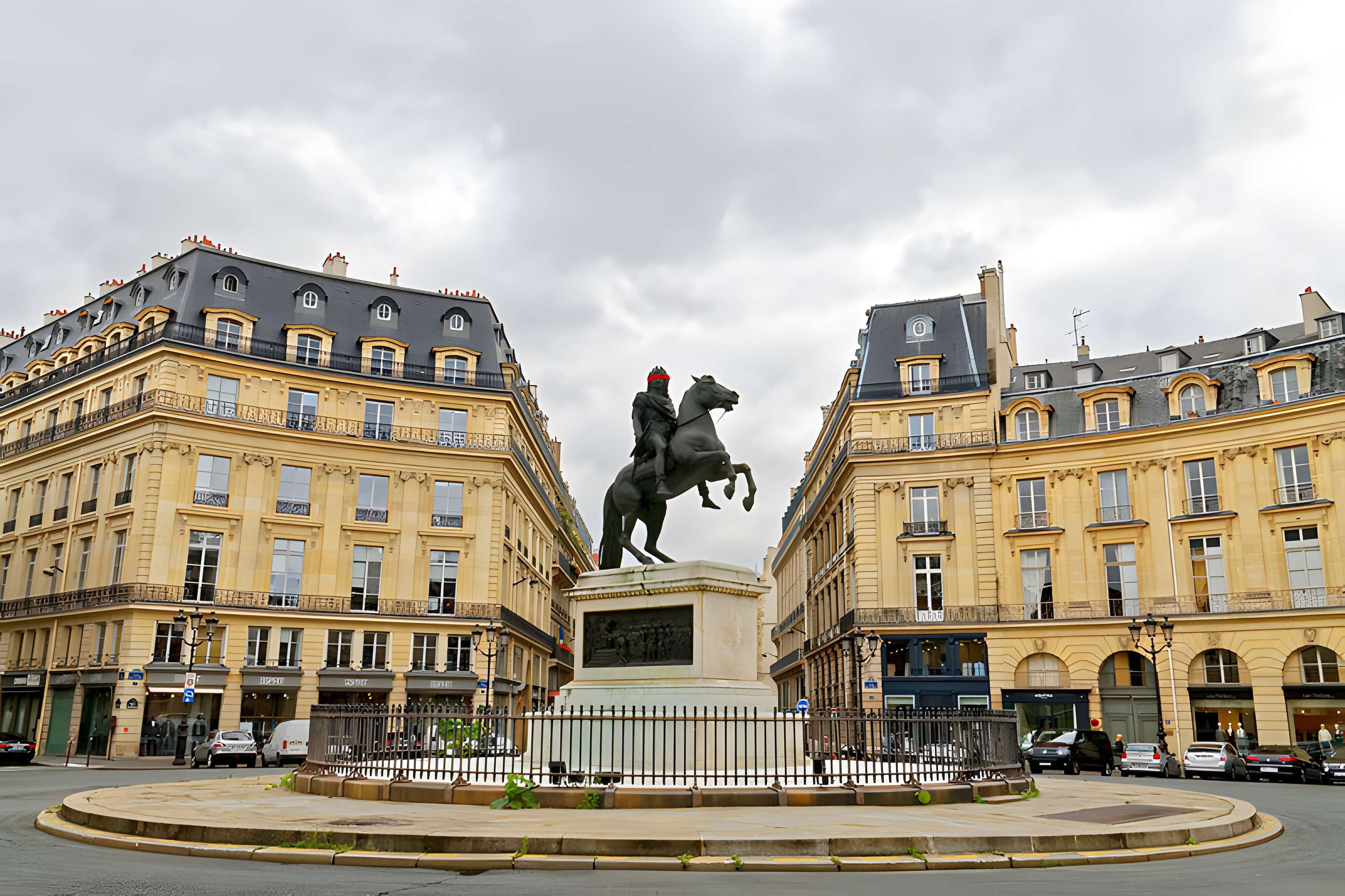 Statue équestre de Louis XIV à Paris