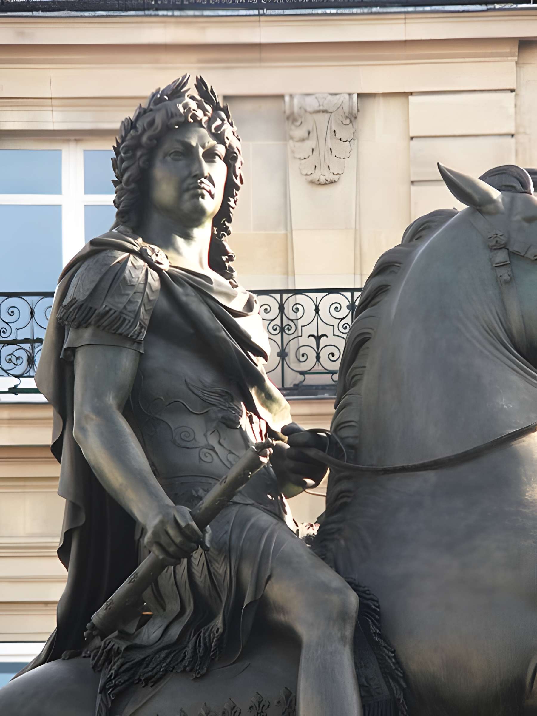 Statue équestre de Louis XIV à Paris