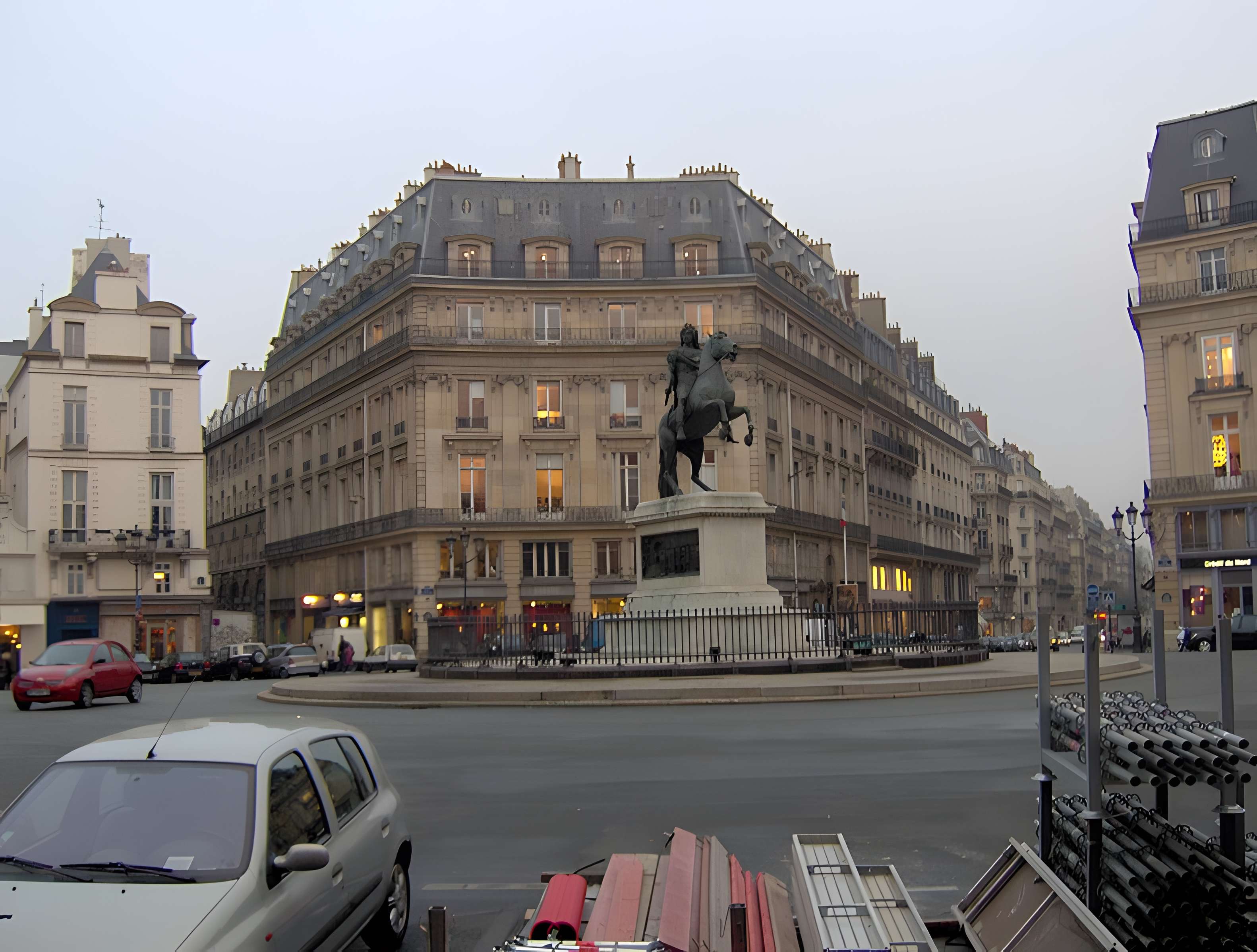 Statue équestre de Louis XIV à Paris