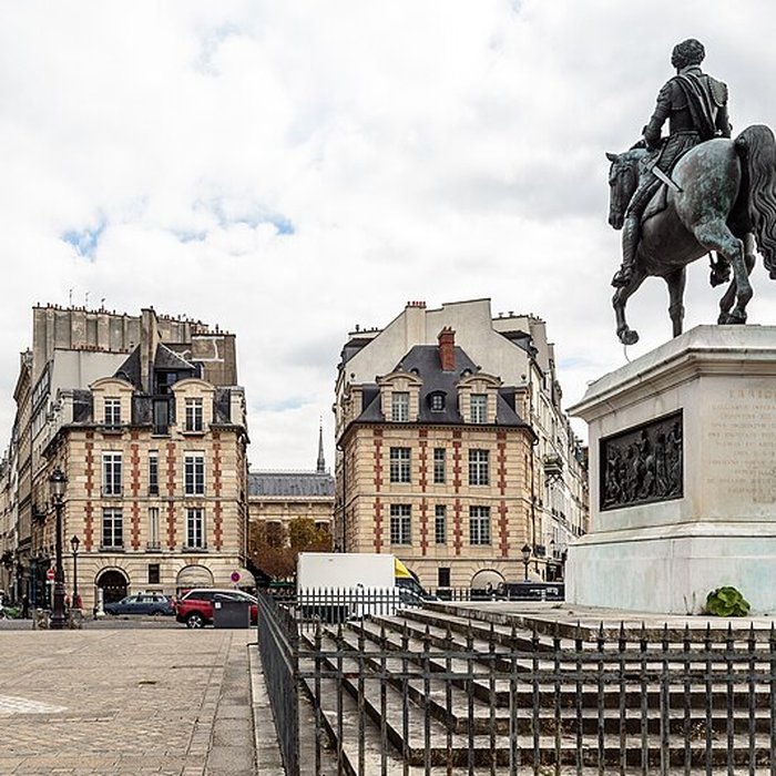 Photo de Statue équestre dHenri IV à Paris