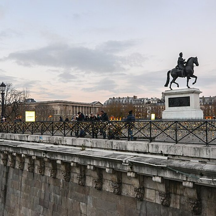 Photo de Statue équestre dHenri IV à Paris